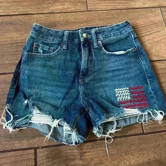 Old Navy Pants - Old Navy Og Straight flag embroided shorts size 0